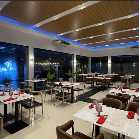 Luisita Central Park Hotel Tarlac City Bagian luar foto