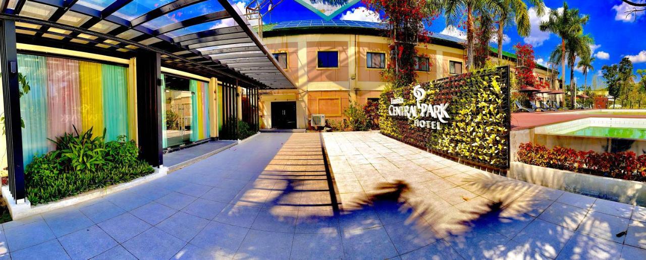 Luisita Central Park Hotel Tarlac City Bagian luar foto
