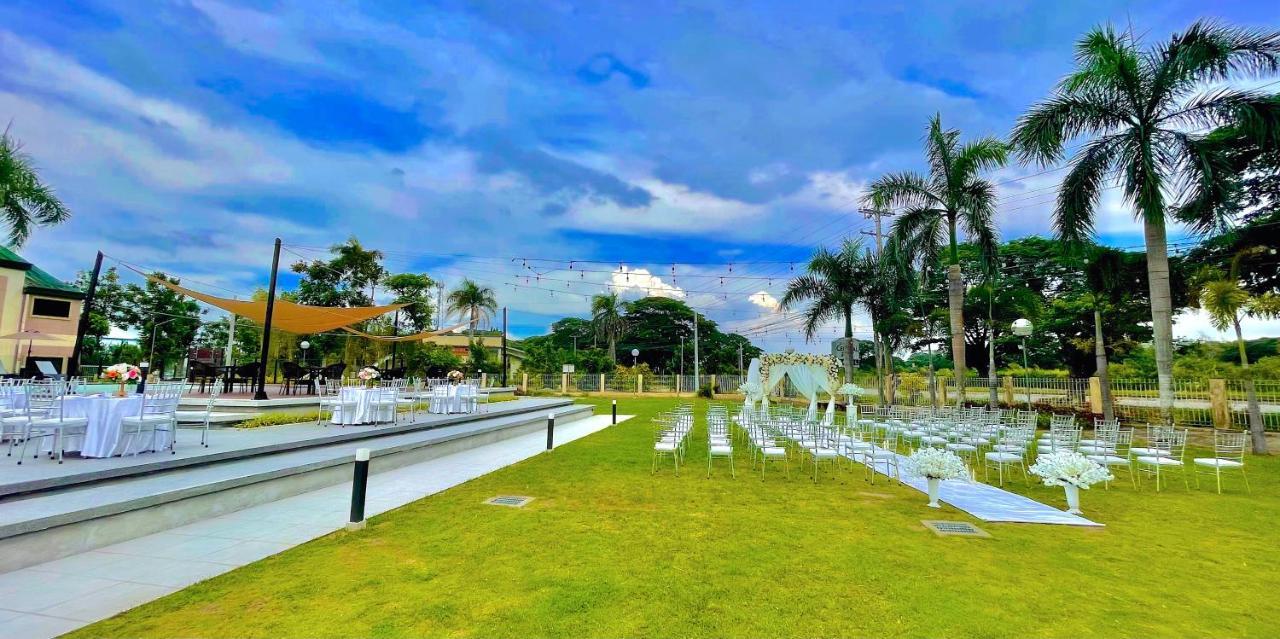 Luisita Central Park Hotel Tarlac City Bagian luar foto