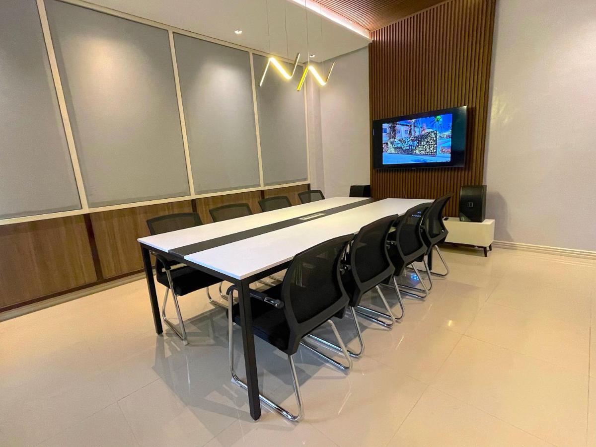Luisita Central Park Hotel Tarlac City Bagian luar foto