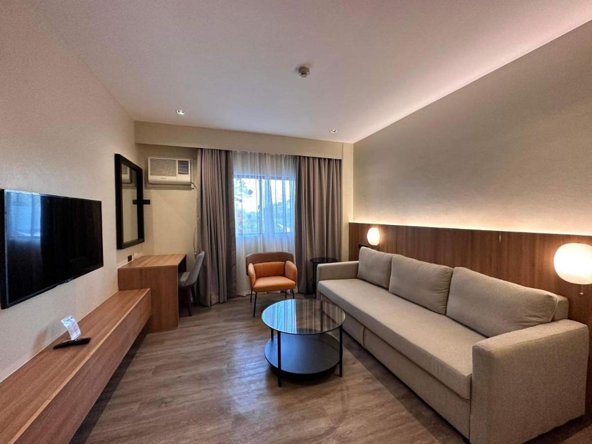 Luisita Central Park Hotel Tarlac City Bagian luar foto