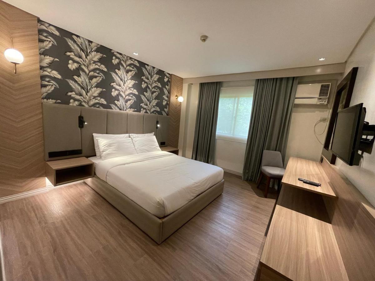Luisita Central Park Hotel Tarlac City Bagian luar foto