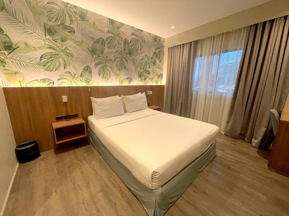 Luisita Central Park Hotel Tarlac City Bagian luar foto