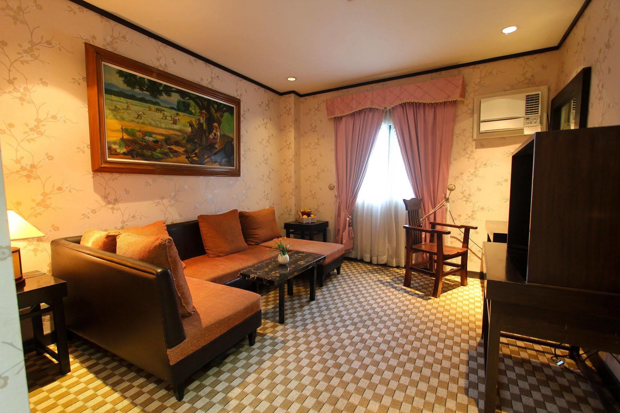 Luisita Central Park Hotel Tarlac City Bagian luar foto