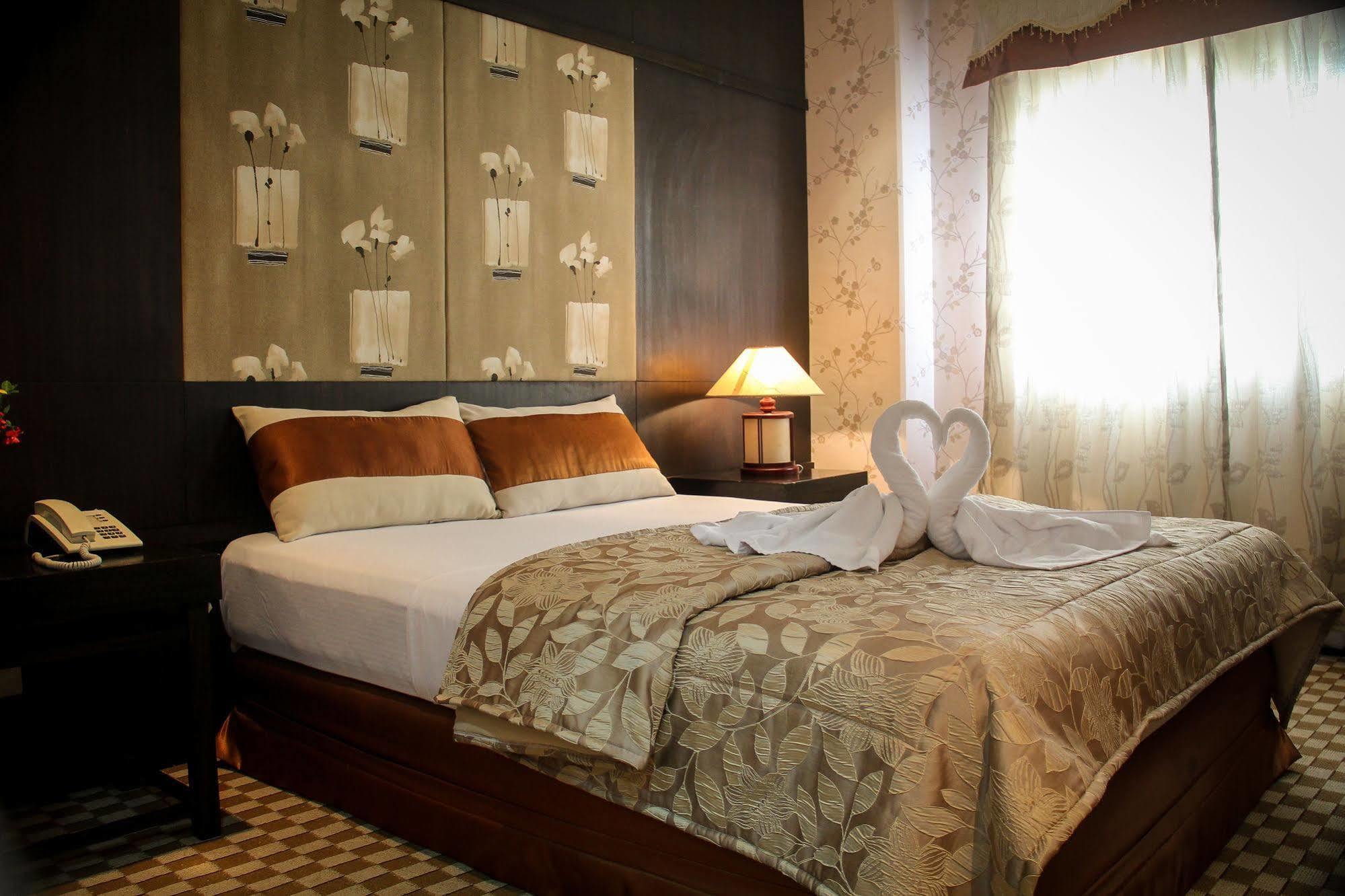 Luisita Central Park Hotel Tarlac City Bagian luar foto