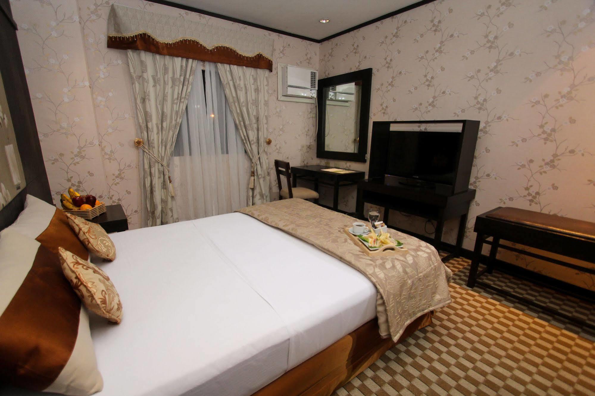 Luisita Central Park Hotel Tarlac City Bagian luar foto