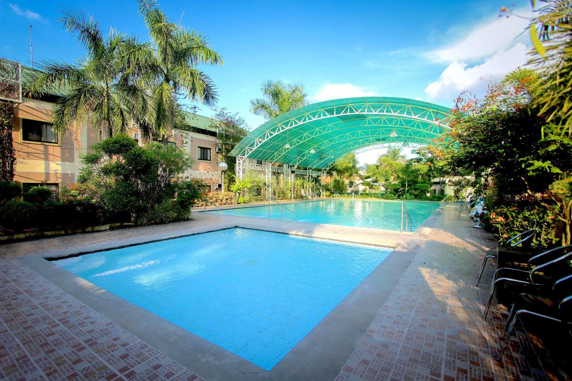 Luisita Central Park Hotel Tarlac City Bagian luar foto