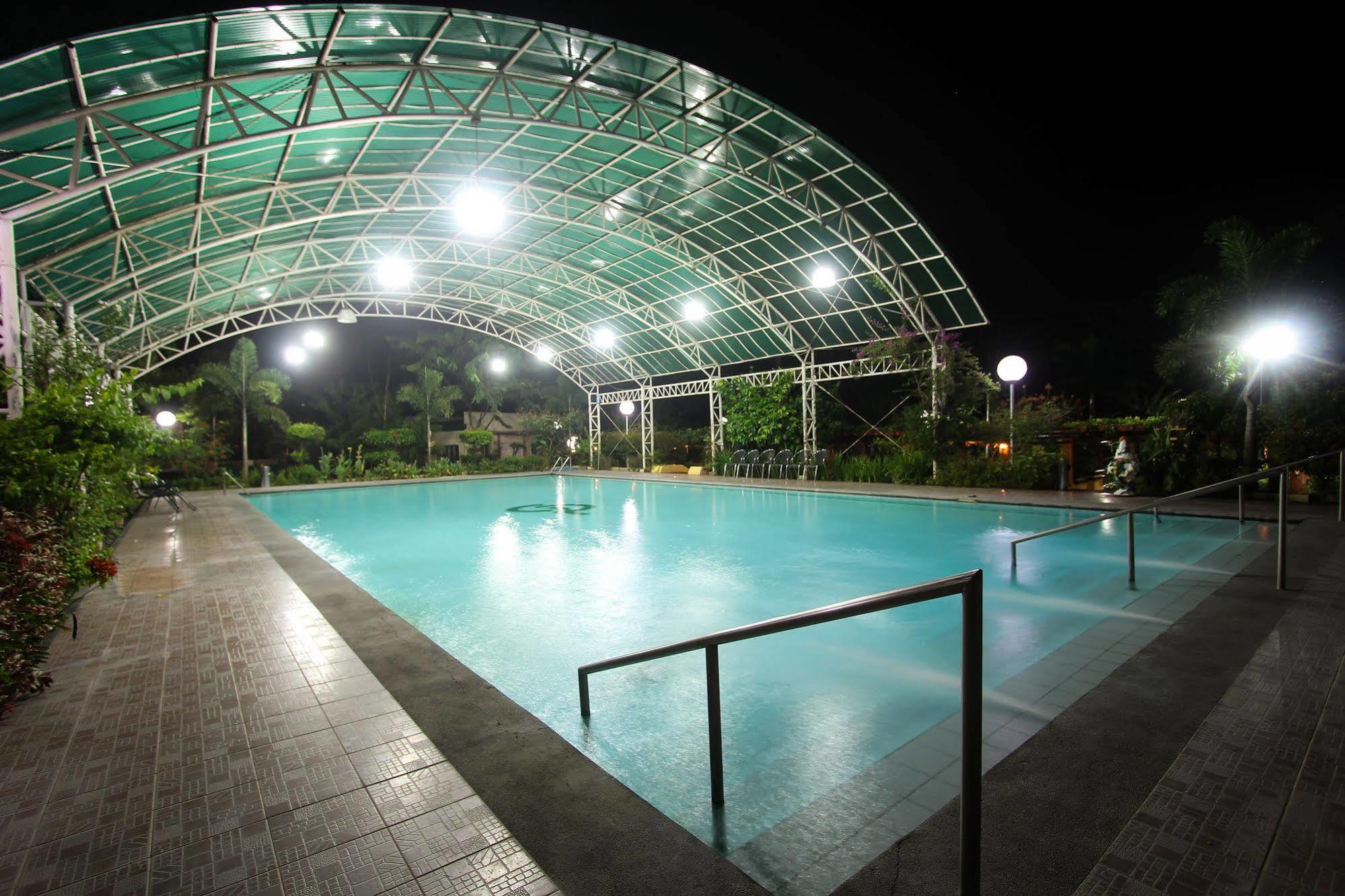 Luisita Central Park Hotel Tarlac City Bagian luar foto