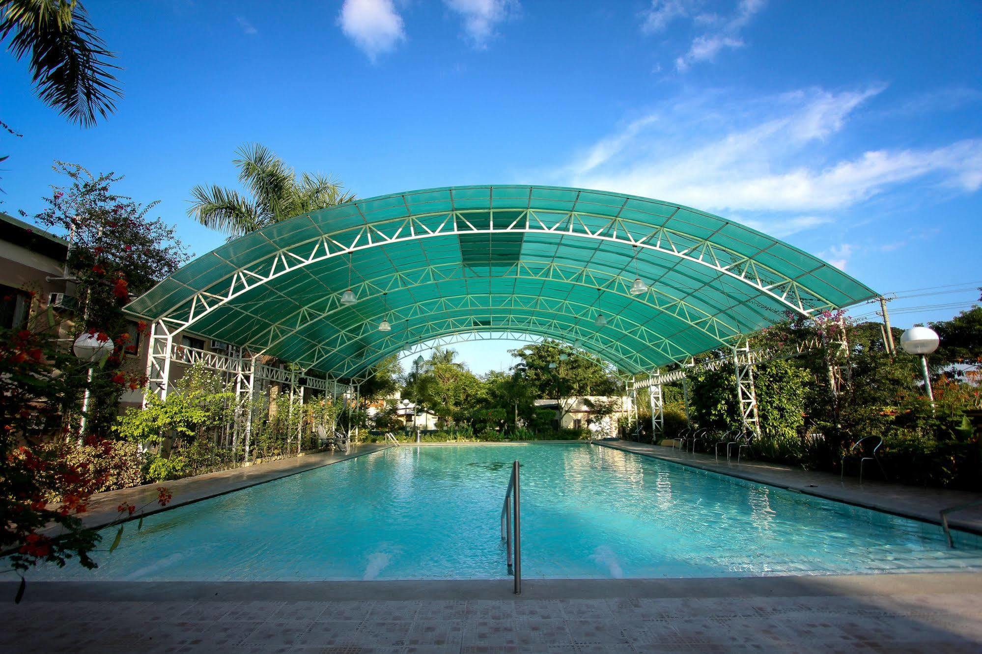 Luisita Central Park Hotel Tarlac City Bagian luar foto