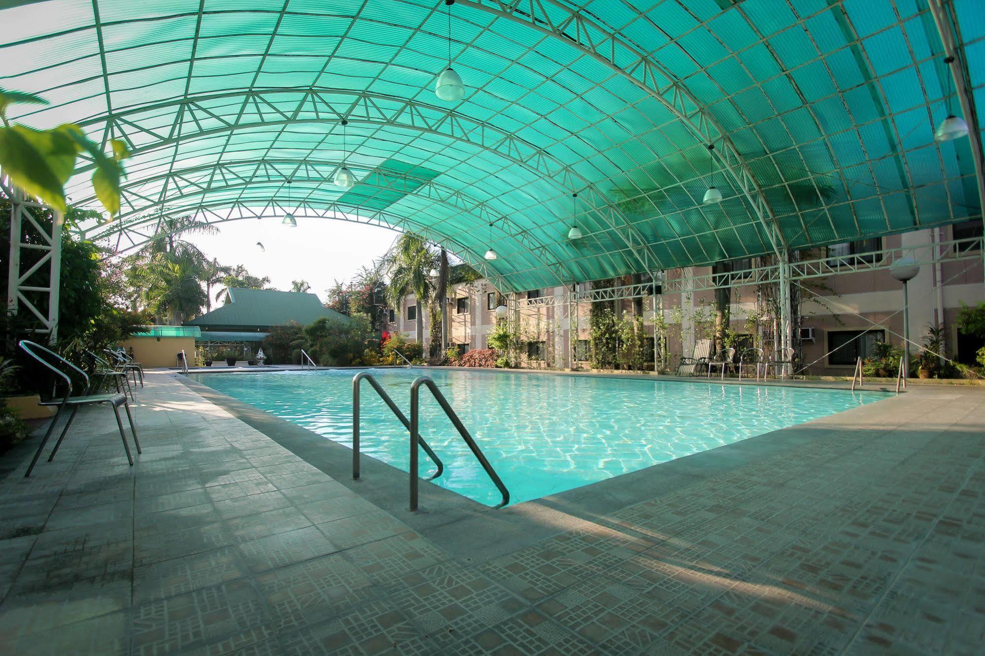 Luisita Central Park Hotel Tarlac City Bagian luar foto