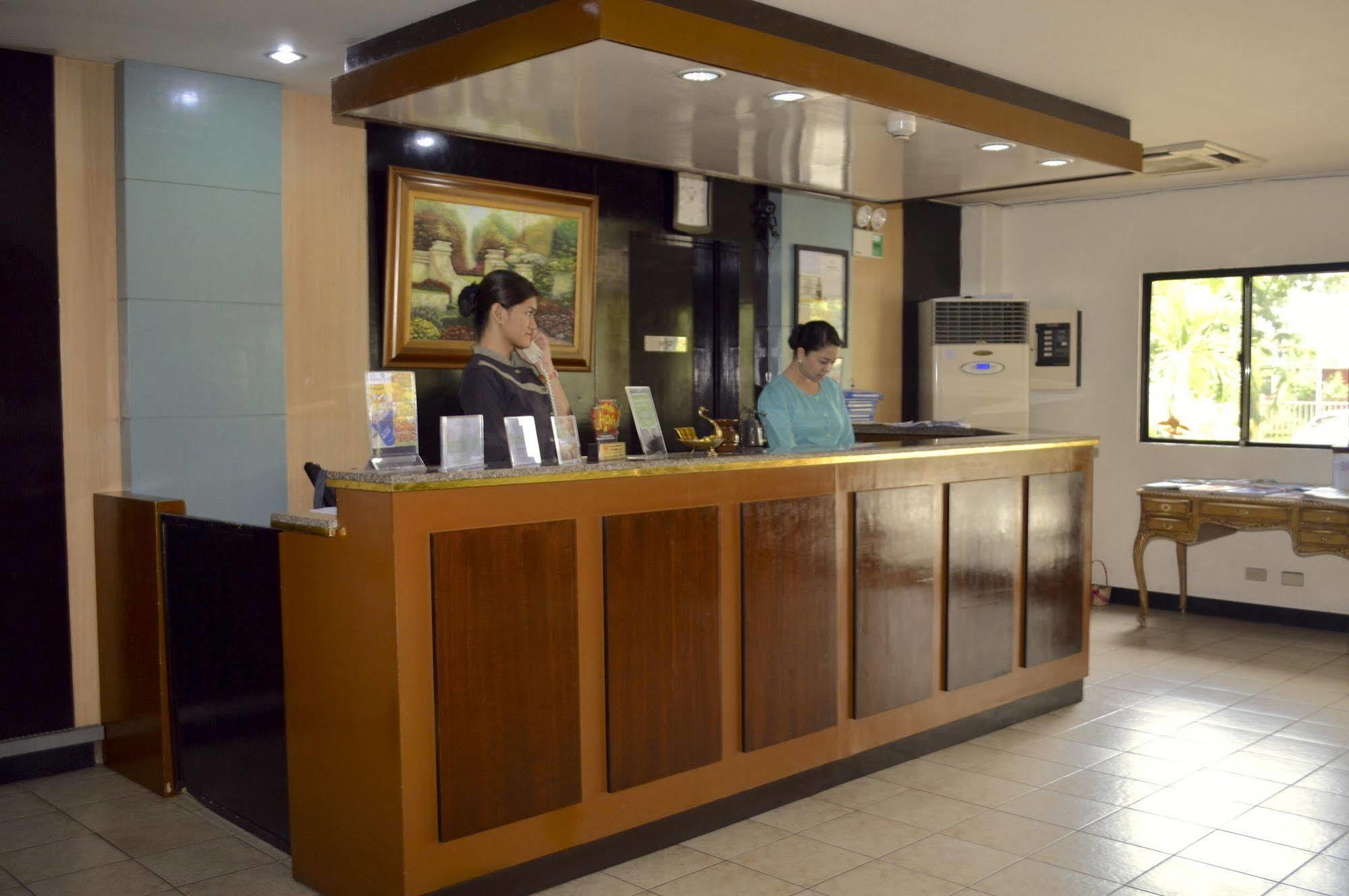 Luisita Central Park Hotel Tarlac City Bagian luar foto