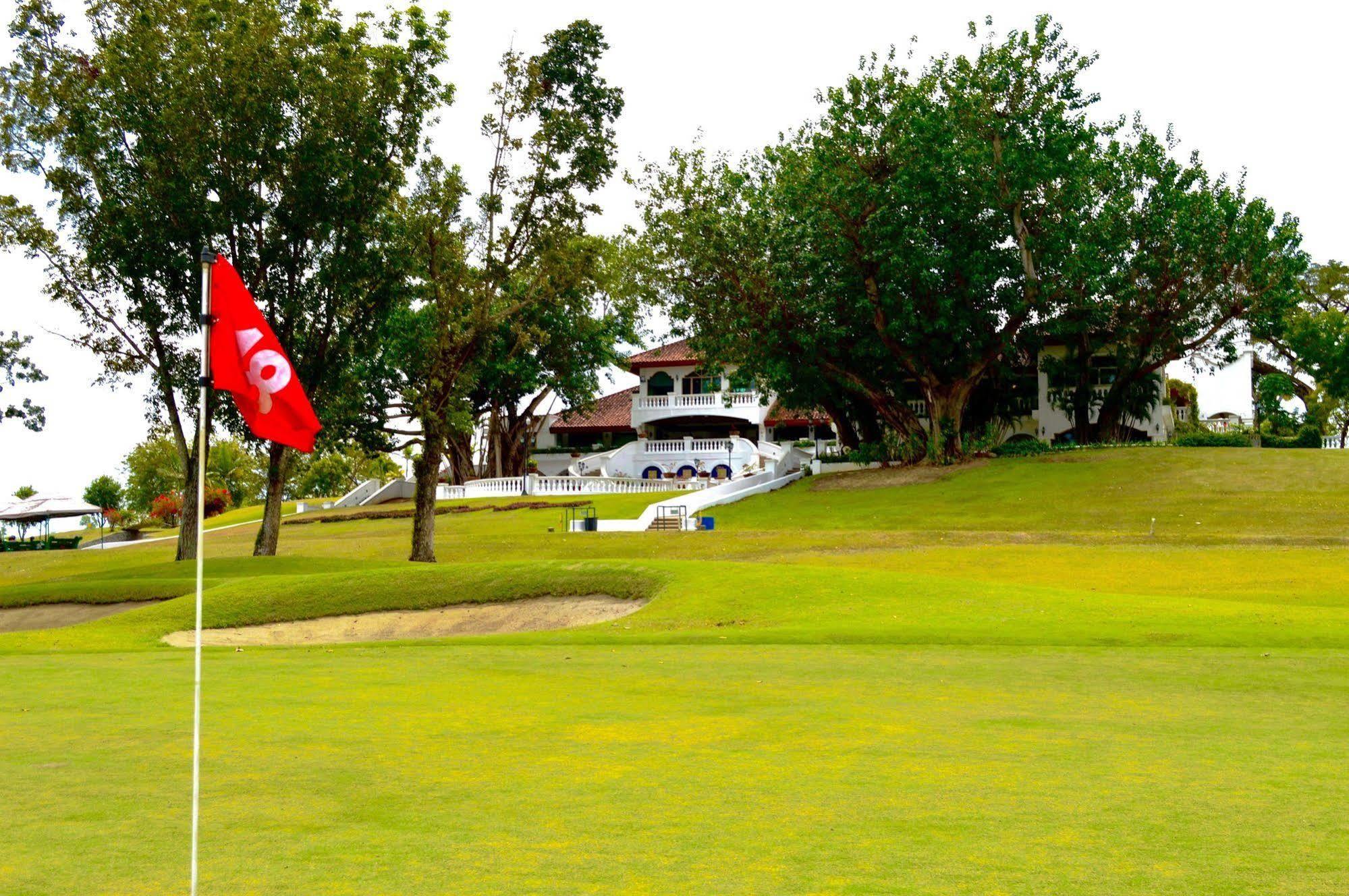 Luisita Central Park Hotel Tarlac City Bagian luar foto