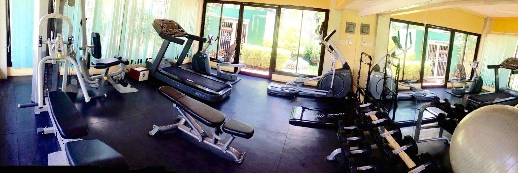 Luisita Central Park Hotel Tarlac City Bagian luar foto