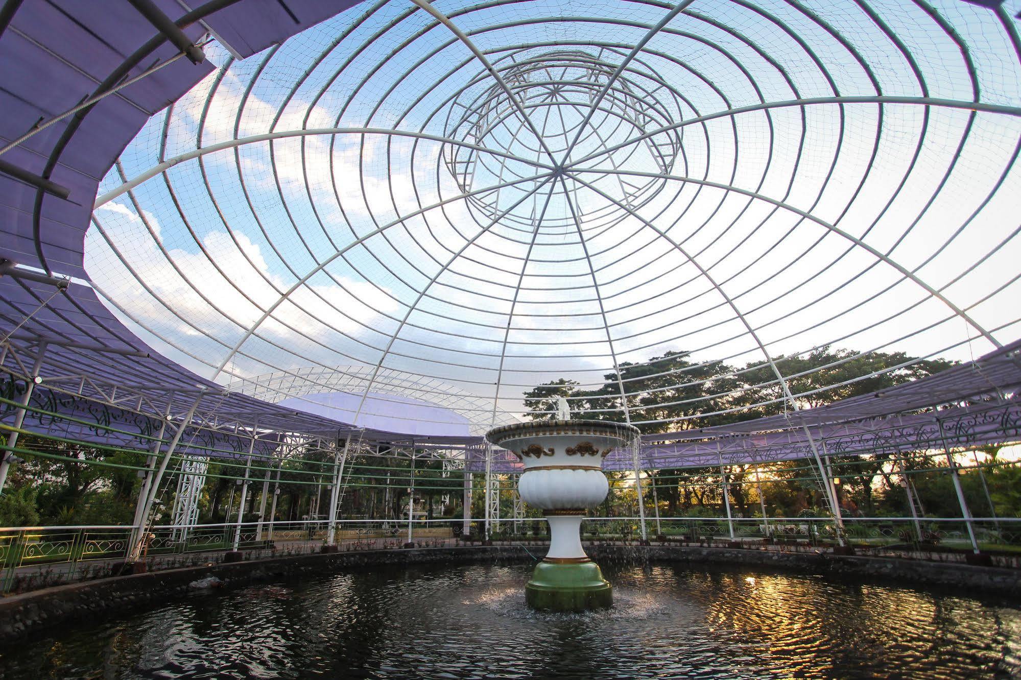 Luisita Central Park Hotel Tarlac City Bagian luar foto